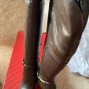 New guess boot . Never wore